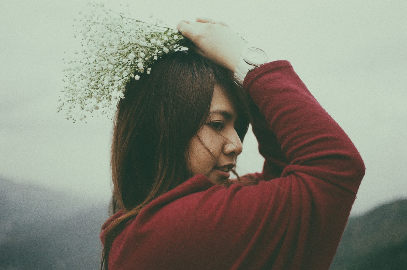 shallow focus photography of woman holding flower bouquet
